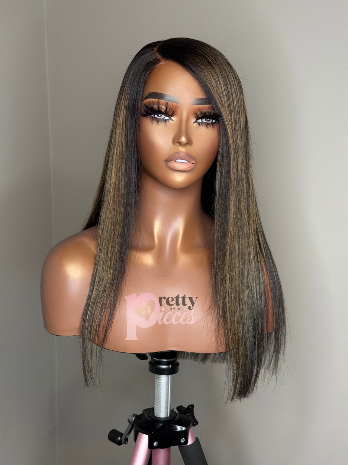 Aylin pre-loved straight highlighted wig, full front view with side part