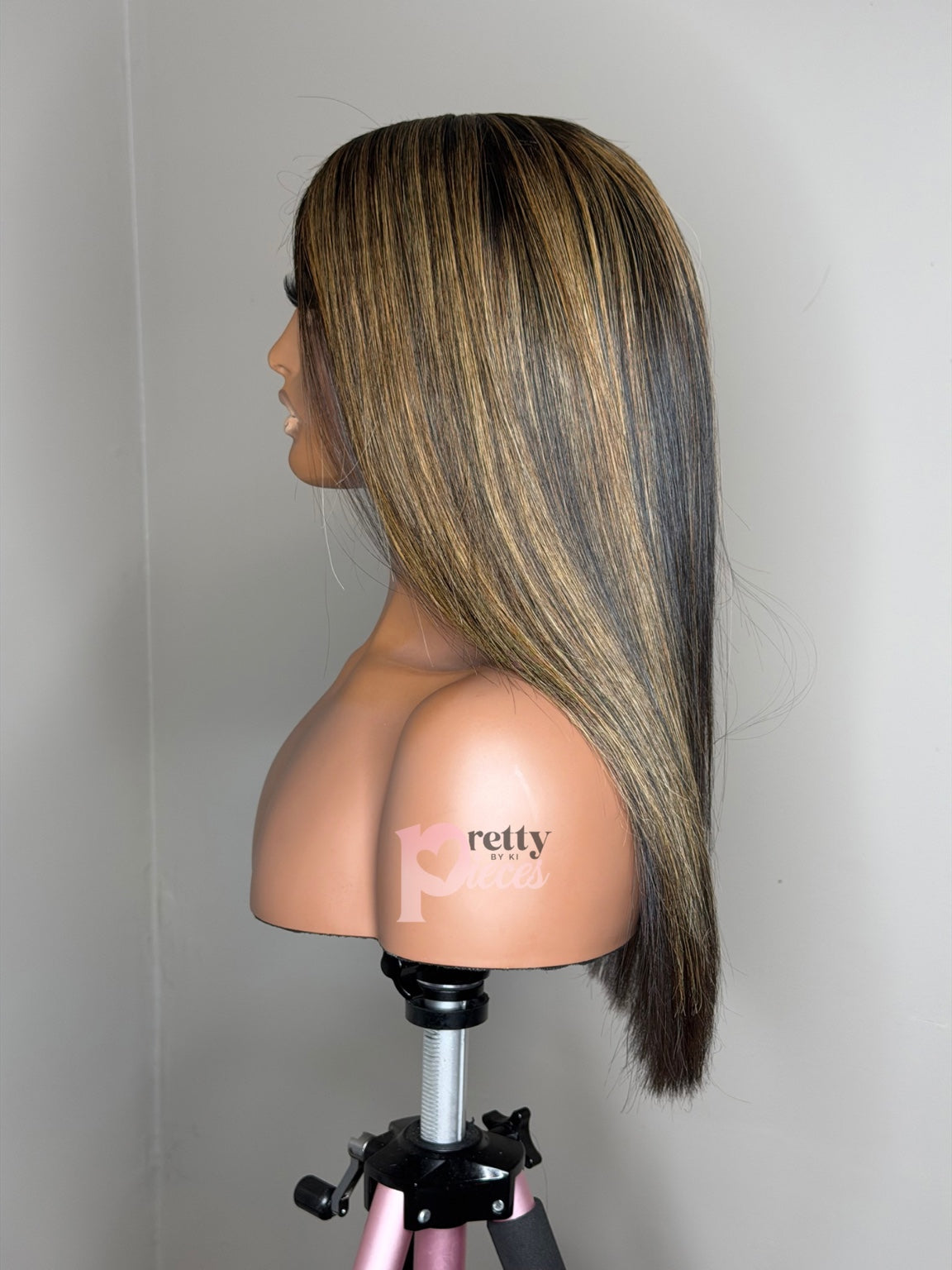 Aylin pre-loved highlighted wig left-side profile and length